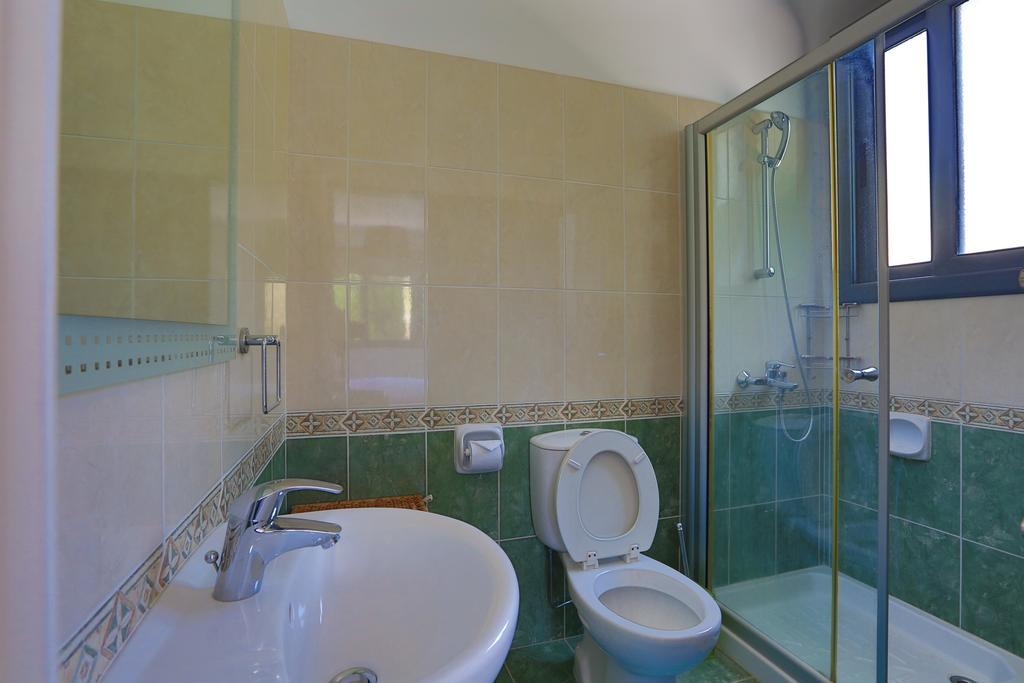 Villa Infinite Blu Paphos Exterior photo