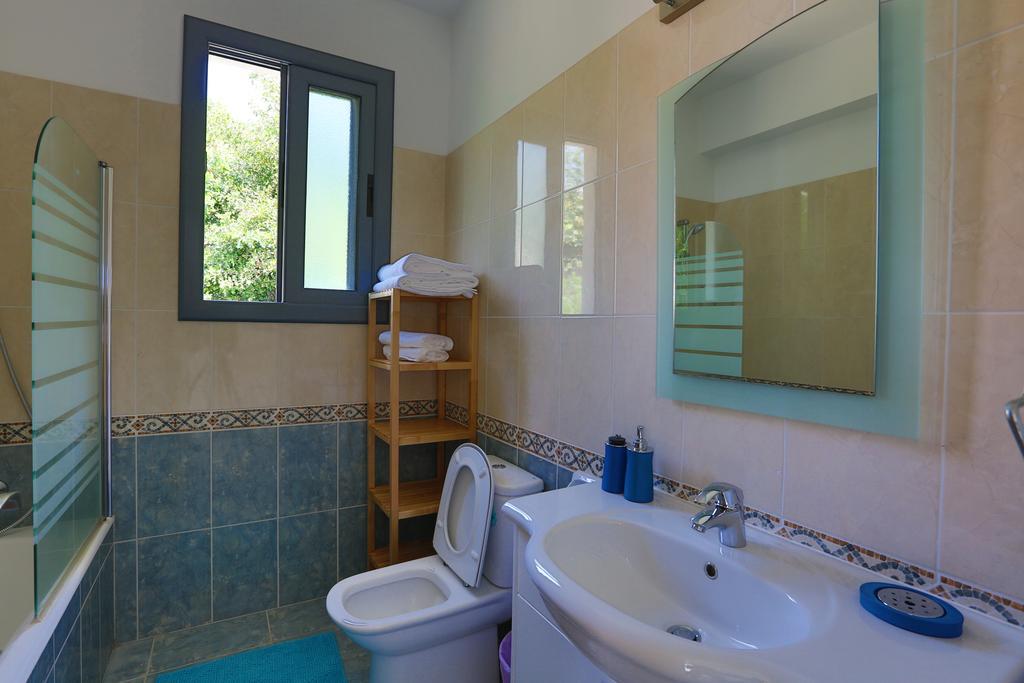 Villa Infinite Blu Paphos Exterior photo